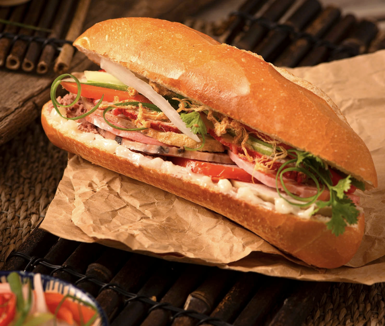 Bộ Y tế yêu cầu khẩn trương điều tra vụ gần 100 người nghi ngộ độc sau ăn bánh mì ở TP.HCM